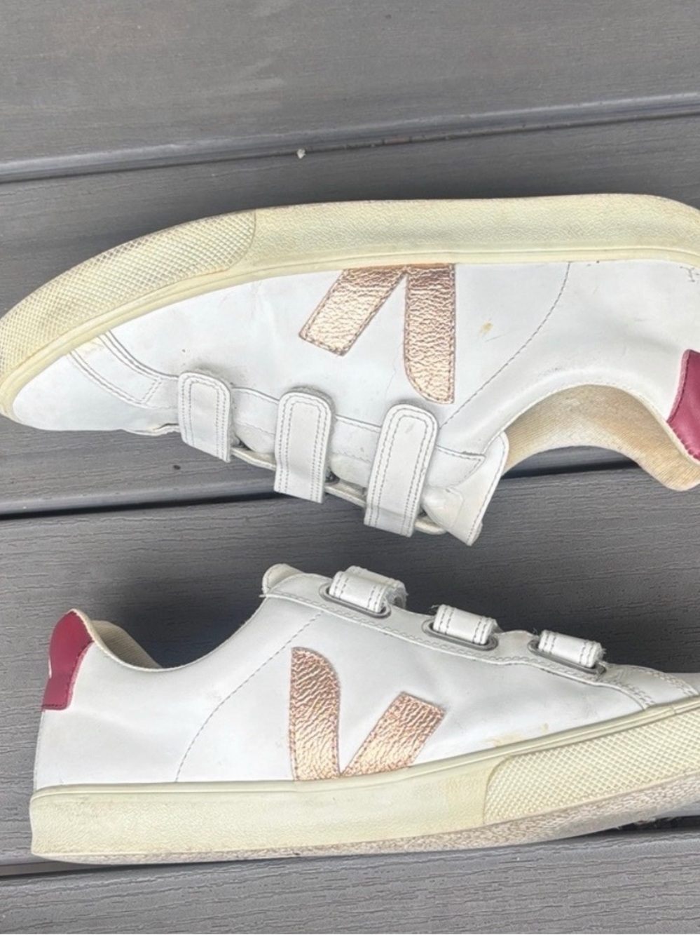 Veja Recife Velcro White Sneakers Bronze
Metallic Size 41 or 10